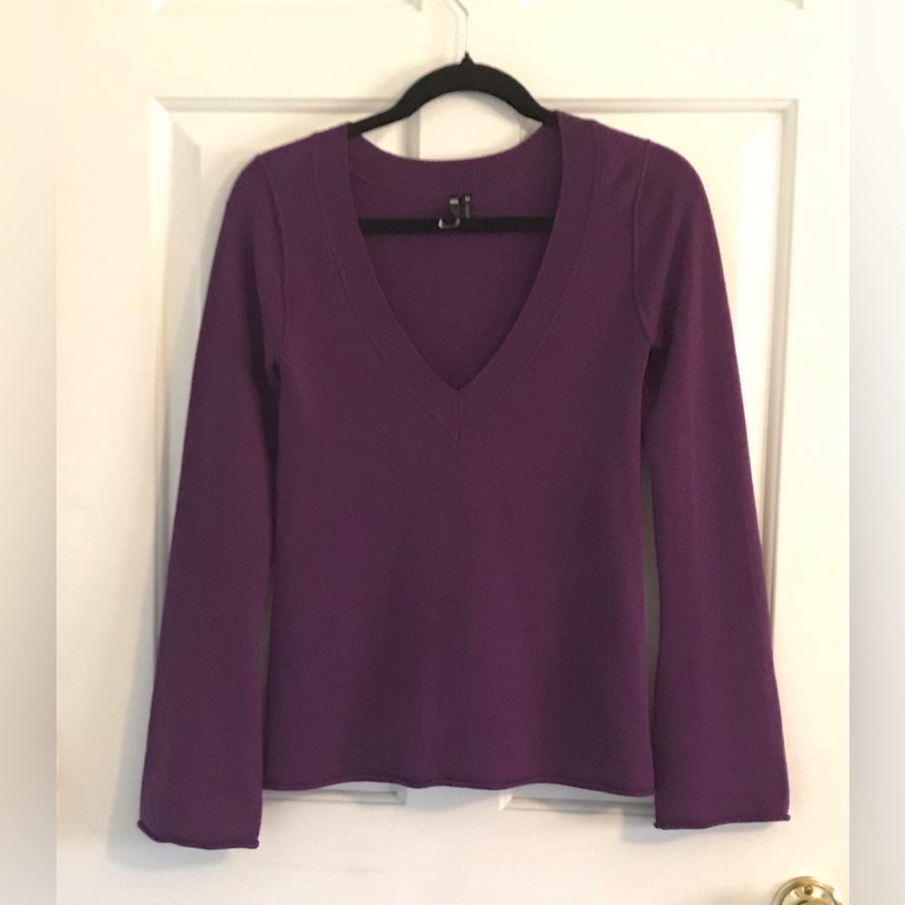 Take out woman’s medium long sleeve purple sweater